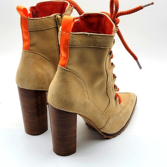 Steve Madden Tan Heeled Boots. SIZE 7M. S981. - Picture 6 of 10